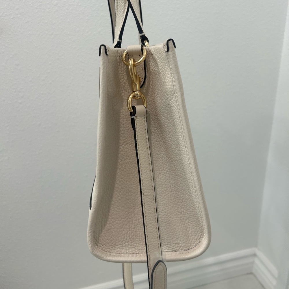 NWT Coach Dempsey Carryall Leather 2 Way Bag in Chalk - Picture 6 of 12